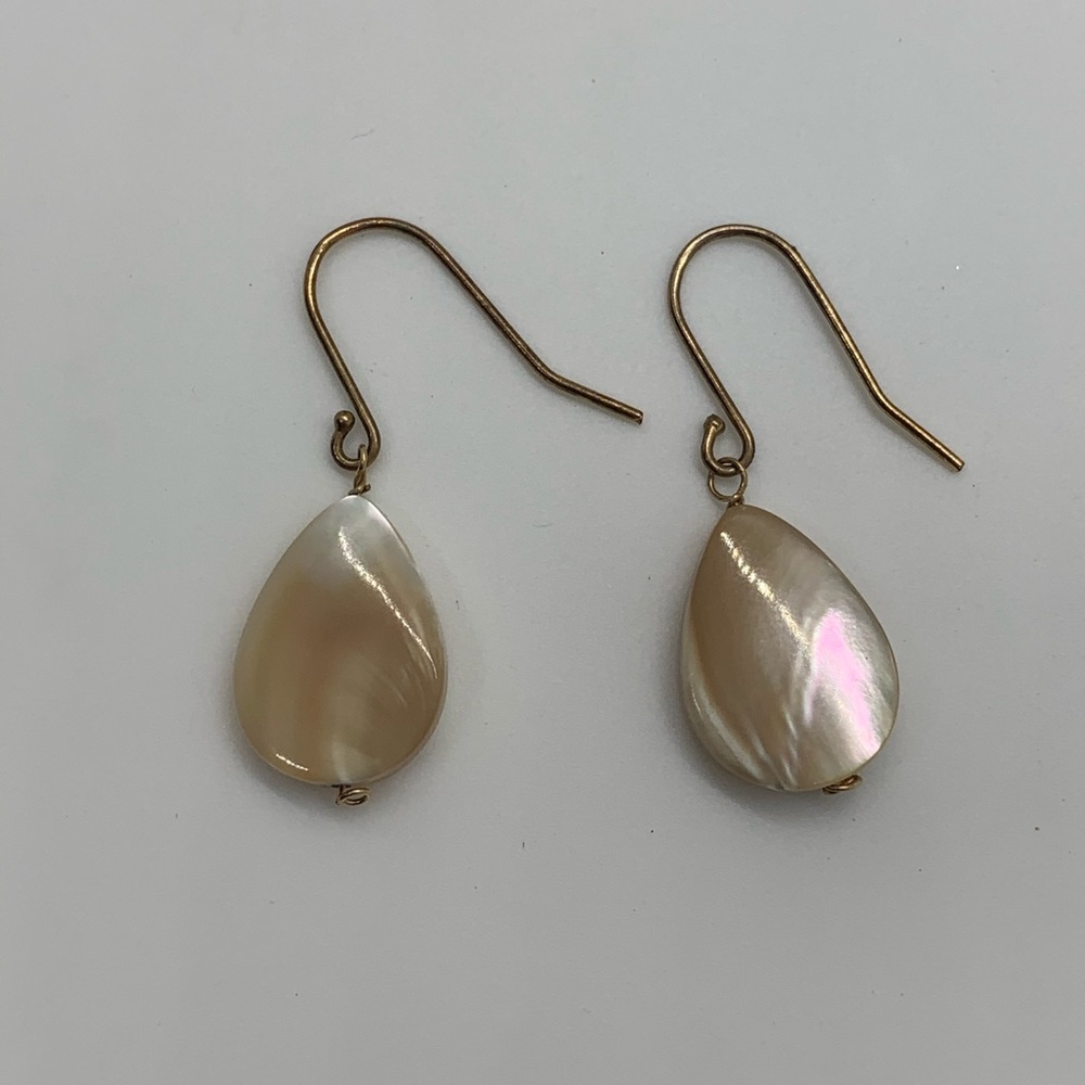 Mother of pearl tear drop earrings